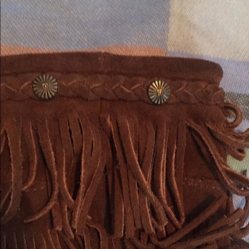 Brown 5 later Minnetonka Boots - Picture 2 of 5